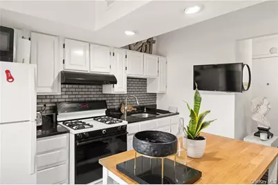 23 Old Mamaroneck Road #ST4, White Plains, NY 10605 - Photo 3