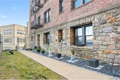 23 Old Mamaroneck Road #ST4, White Plains, NY 10605 - Photo 1