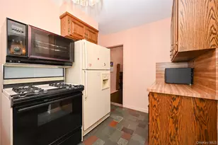 53-19 195th St, Fresh Meadows, NY 11365 - Photo 9
