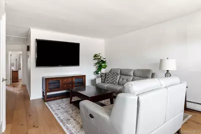 54 Oak Street, Farmingdale, NY 11735 - Photo 5