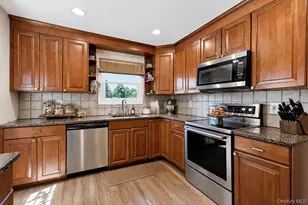 26 Cedar St, Farmingdale, NY 11735 - Photo 5