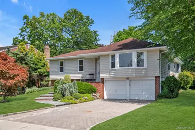 19 Carriage Road, Roslyn, NY 11576 - Photo 1
