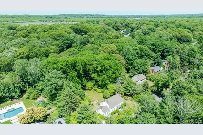 169 W Rogues Path, Huntington, NY 11743 - Photo 41