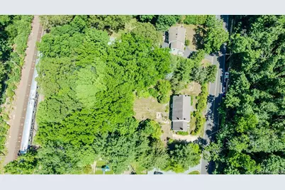 169 W Rogues Path, Huntington, NY 11743 - Photo 39