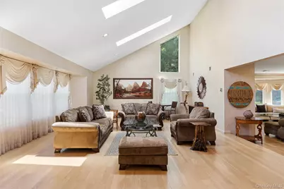 2 Greenwood Lane, Woodbury, NY 11797 - Photo 5