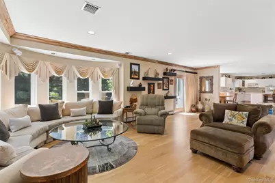 2 Greenwood Lane, Woodbury, NY 11797 - Photo 9