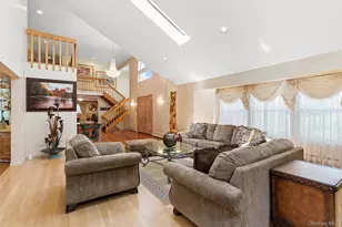 2 Greenwood Ln, Woodbury, NY 11797 - Photo 7