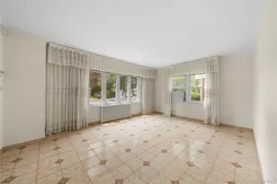 131 Primrose Dr, New Hyde Park, NY 11040 - Photo 9