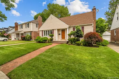131 Primrose Drive, New Hyde Park, NY 11040 - Photo 5