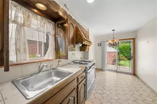 131 Primrose Dr, New Hyde Park, NY 11040 - Photo 23