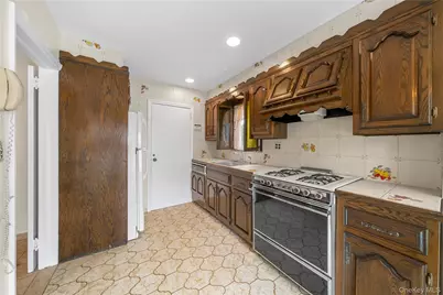 131 Primrose Drive, New Hyde Park, NY 11040 - Photo 21