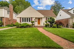 131 Primrose Dr, New Hyde Park, NY 11040 - Photo 1