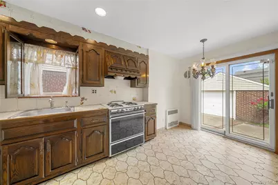 131 Primrose Drive, New Hyde Park, NY 11040 - Photo 19