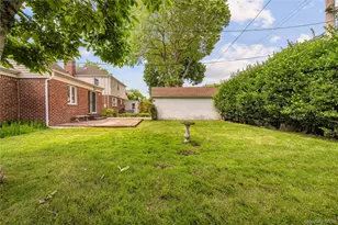 131 Primrose Dr, New Hyde Park, NY 11040 - Photo 39