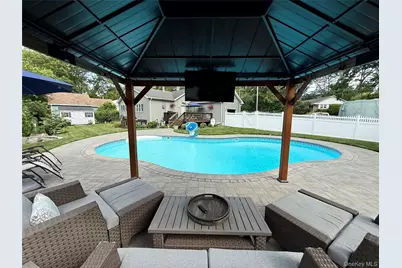 15 Crane Neck Drive, Sound Beach, NY 11789 - Photo 19