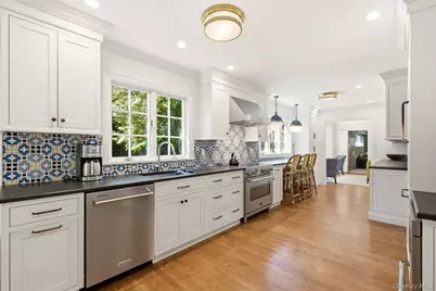 2 Saint Marks Place, Cold Spring Harbor, NY 11724 - Photo 9