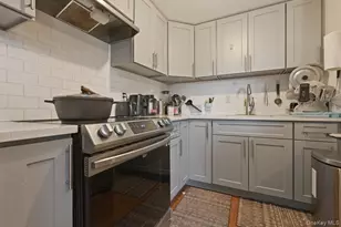 105 N Montague St, Valley Stream, NY 11580 - Photo 17