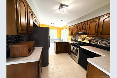 2898 Springhurst Street, Yorktown Heights, NY 10598 - Photo 9