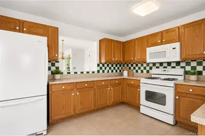 174 Adele Court, Riverhead, NY 11901 - Photo 17