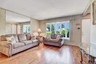 955 Cedar Ct, Franklin Square, NY 11010 - Photo 5