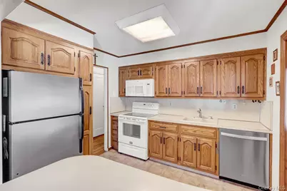 955 Cedar Court, Franklin Square, NY 11010 - Photo 9