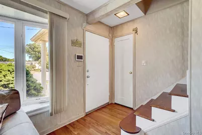 955 Cedar Court, Franklin Square, NY 11010 - Photo 3