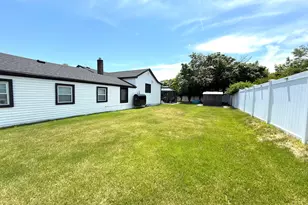 28 Northern Pkwy E, Plainview, NY 11803 - Photo 17