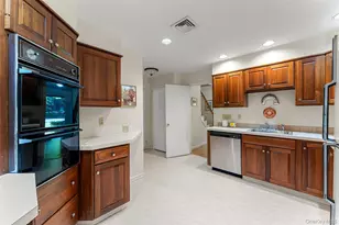 4 Pin Oak Ln, White Plains, NY 10606 - Photo 7