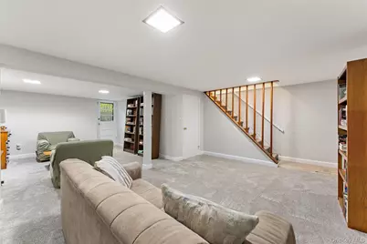 4 Pin Oak Lane, White Plains, NY 10606 - Photo 17