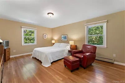 4 Pin Oak Lane, White Plains, NY 10606 - Photo 11