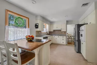 17 Broadview Avenue, Kings Park, NY 11754 - Photo 9