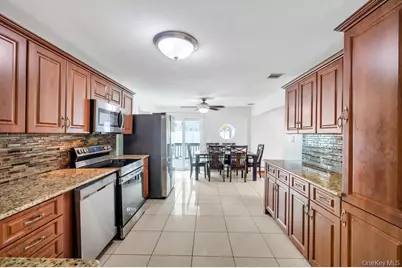 32 Beverly Street, Islip, NY 11751 - Photo 5