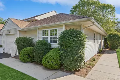 42 Blueberry Common, Riverhead, NY 11901 - Photo 3