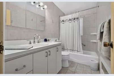 31 Irene Lane E, Plainview, NY 11803 - Photo 23