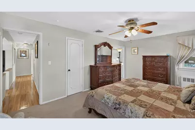 31 Irene Lane E, Plainview, NY 11803 - Photo 19