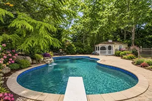 16 English Ivy Ln, Lake Grove, NY 11755 - Photo 3