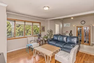 42 Larch St, Hicksville, NY 11801 - Photo 5