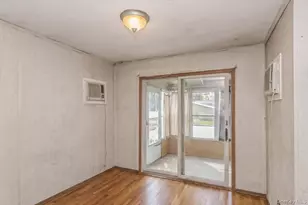 42 Larch St, Hicksville, NY 11801 - Photo 15