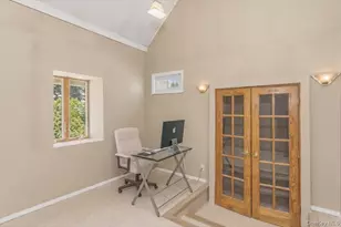 42 Larch St, Hicksville, NY 11801 - Photo 7