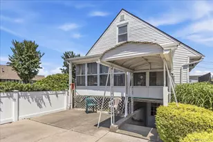 42 Larch St, Hicksville, NY 11801 - Photo 25