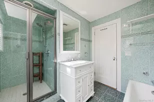 53 Mowbray Ave, Bay Shore, NY 11706 - Photo 15