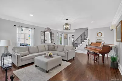 17 Hollywood Court, Rockville Centre, NY 11570 - Photo 9