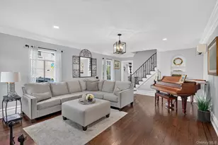 17 Hollywood Ct, Rockville Centre, NY 11570 - Photo 9