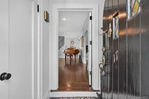17 Hollywood Ct, Rockville Centre, NY 11570 - Photo 7