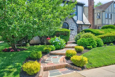 17 Hollywood Court, Rockville Centre, NY 11570 - Photo 5