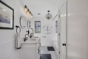 17 Hollywood Ct, Rockville Centre, NY 11570 - Photo 29