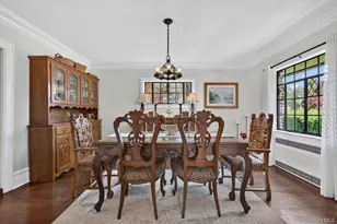 17 Hollywood Ct, Rockville Centre, NY 11570 - Photo 11