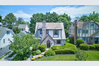 17 Hollywood Court, Rockville Centre, NY 11570 - Photo 3