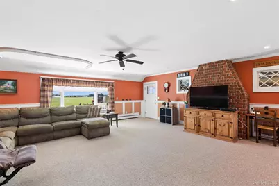 10415 Oregon Road, Cutchogue, NY 11935 - Photo 15