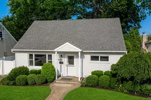 2355 Penatiquit Ave, Seaford, NY 11783 - Photo 3